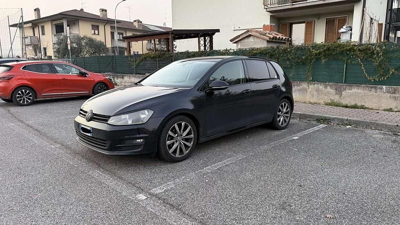 Usata VW Golf VII Highline 105 CV (77 kW) 2014 Berlina