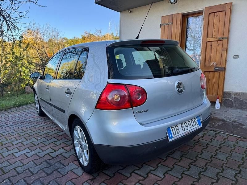 Usata VW Golf Comfortline 101 CV (74 kW) 2006 Grigio Berlina