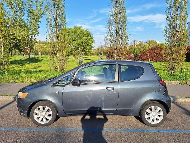 Usata Mitsubishi Colt 75 CV (55 kW) 2010 Grigio Utilitaria