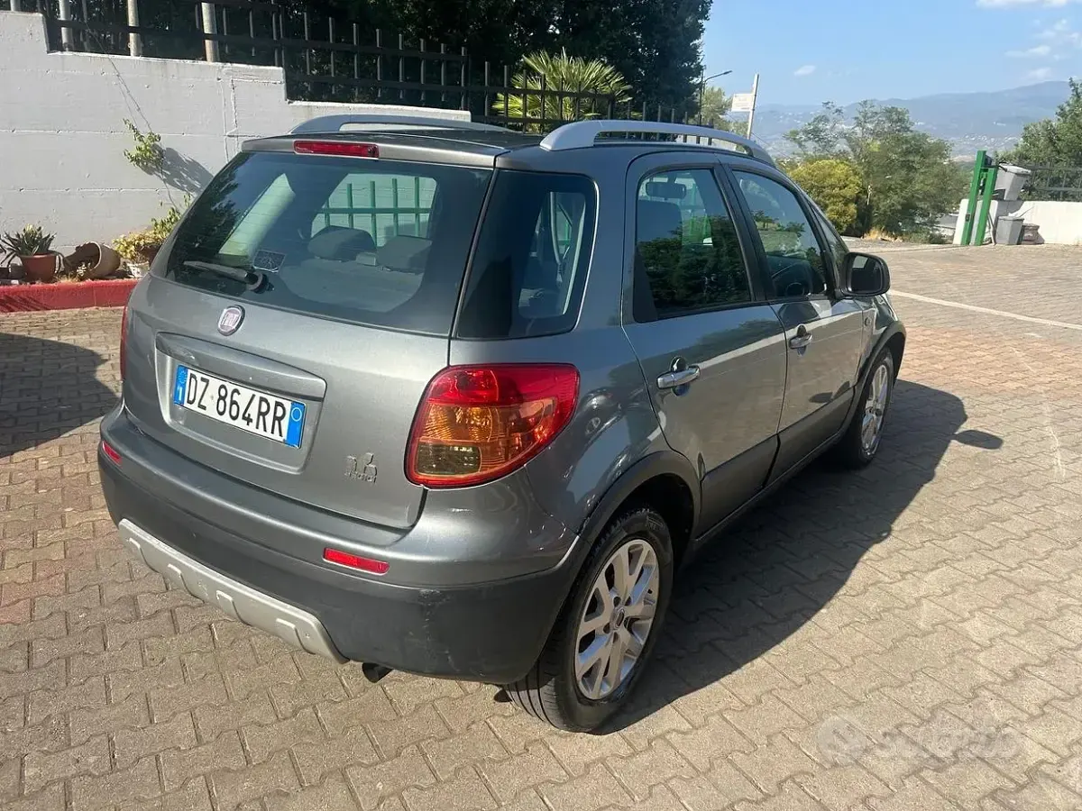 Usata Fiat Sedici Emotion 135 CV (99 kW) 2010 Grigio SUV