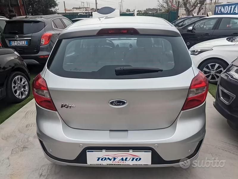 Usata Ford Ka Ultimate 85 CV (62 kW) 2018 Grigio Berlina