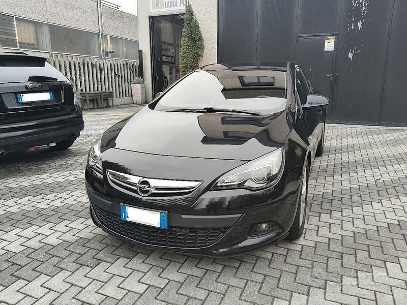 Usata Opel Astra GTC S 131 CV (96 kW) 2013 Nero Coupé
