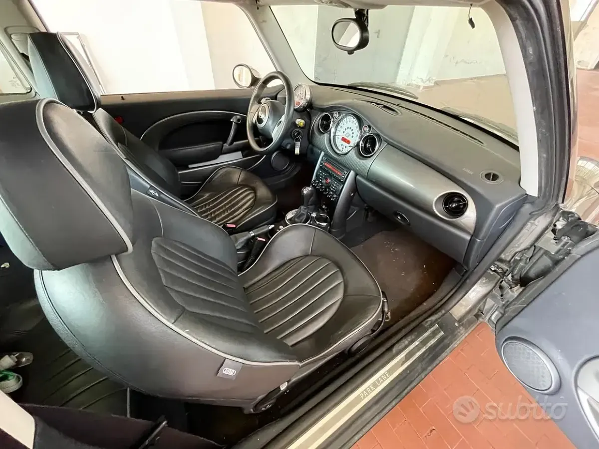 Usata Mini Cooper 116 CV (85 kW) 2005 Grigio Utilitaria
