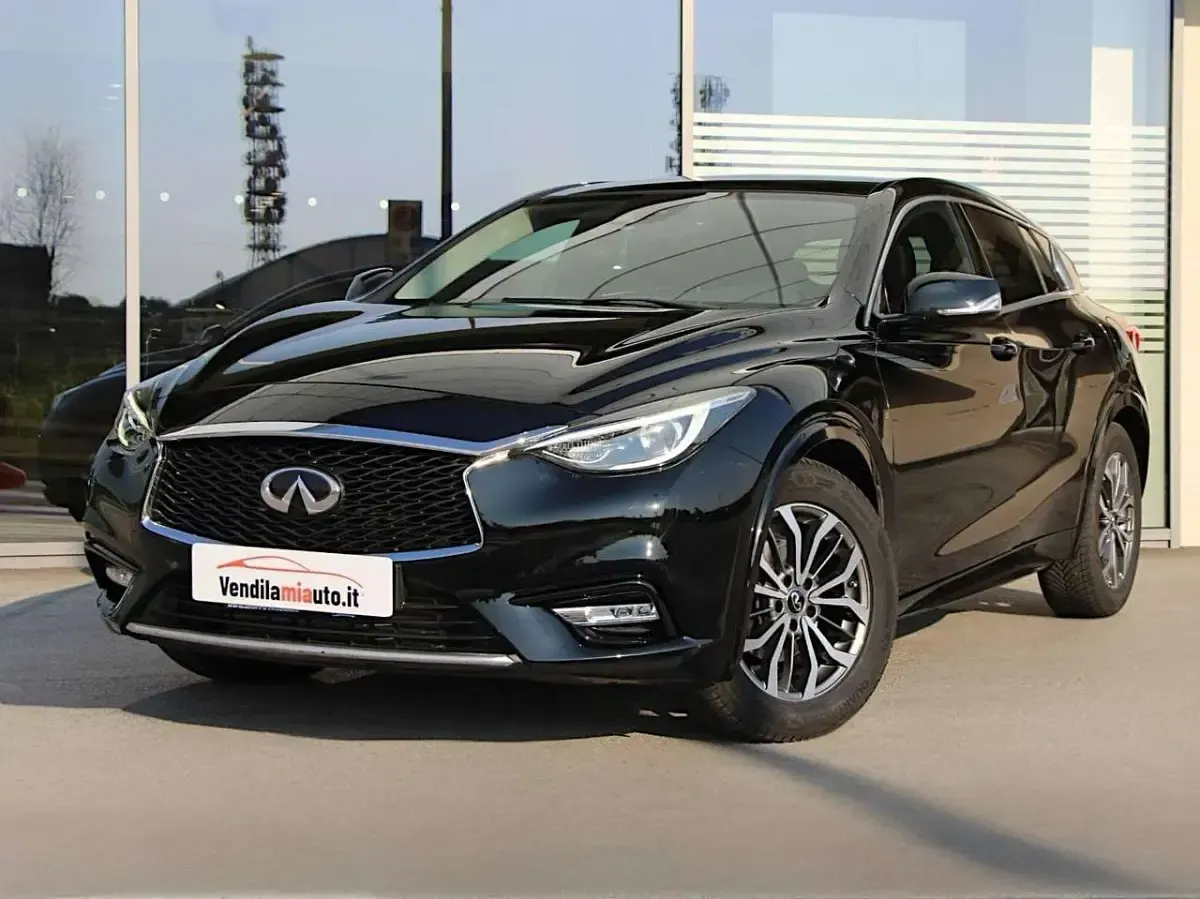 Usata Infiniti Q30 Business 109 CV (80 kW) 2017 Nero Berlina
