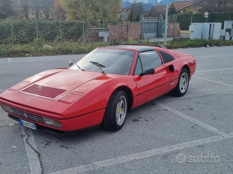 Usata Ferrari 208 270 CV (198 kW) 1987 Rosso Coupé