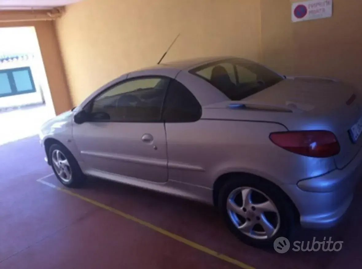 Usata Peugeot 206 CC 109 CV (80 kW) 2004 Grigio Cabrio