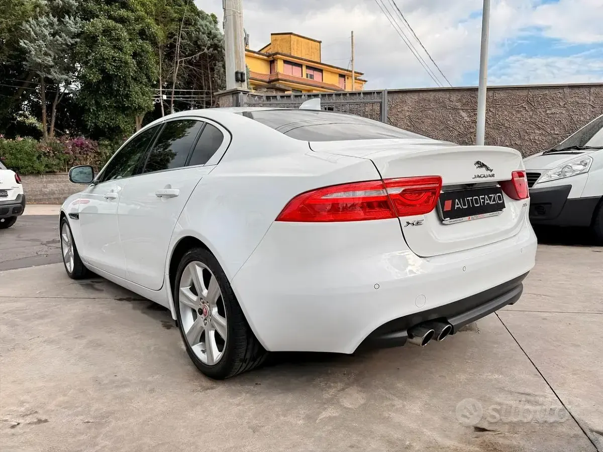 Usata Jaguar XE 179 CV (131 kW) 2018 Bianco Berlina