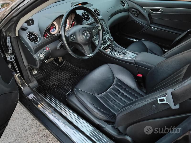 Usata Mercedes SL300 231 CV (169 kW) 2011 Nero Cabrio