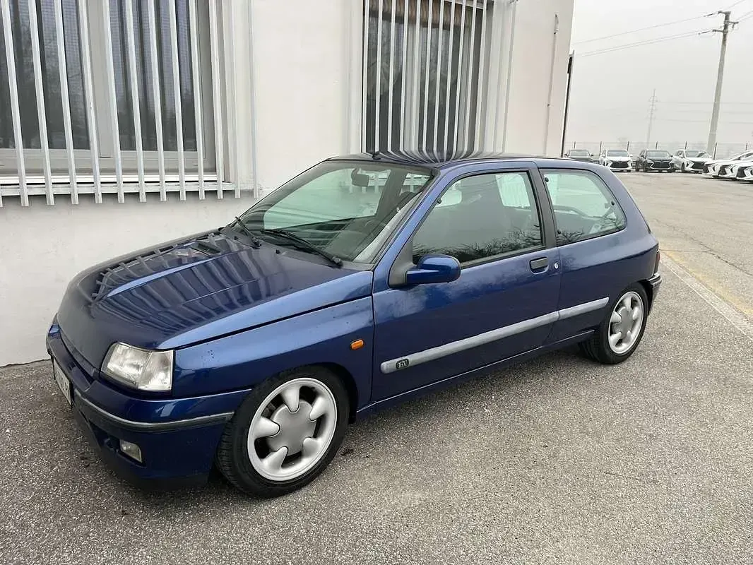 Usata Renault Clio 135 CV (99 kW) 1995 Utilitaria