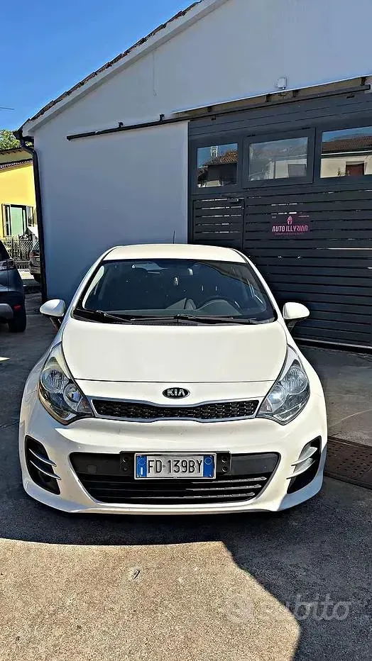 Usata Kia Rio 75 CV (55 kW) 2016 Bianco Utilitaria