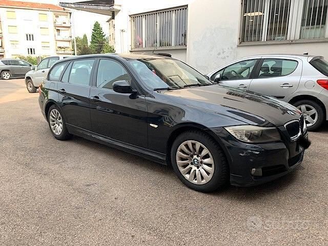 Usata BMW 318 143 CV (105 kW) 2009 Nero Station wagon
