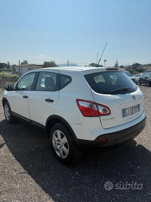 Usata Nissan Qashqai Acenta 150 CV (110 kW) 2011 Bianco SUV