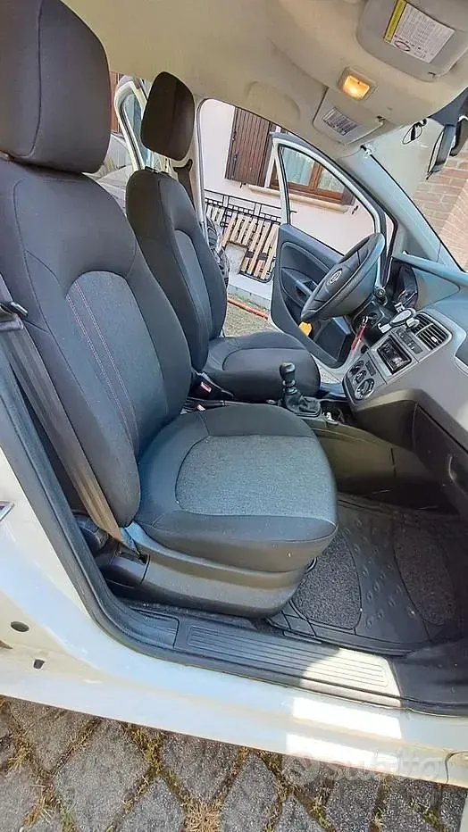 Usata Fiat Grande Punto 77 CV (56 kW) 2013 Bianco Utilitaria