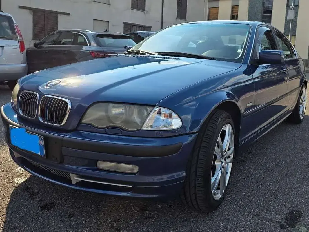 Usata BMW 330 Efficient Dynamics 231 CV (169 kW) 2001 Blu/azzurro Berlina