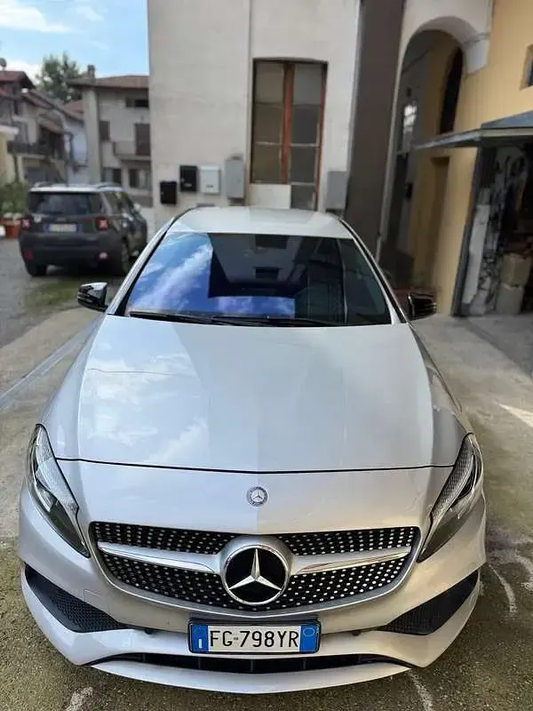 Usata Mercedes A200 Premium 136 CV (100 kW) 2017 Grigio Utilitaria