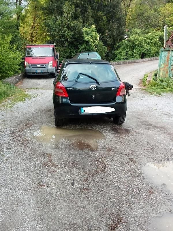 Begagnad Toyota Yaris 64 HK (47 kW) 2007 Svart Halvkombi