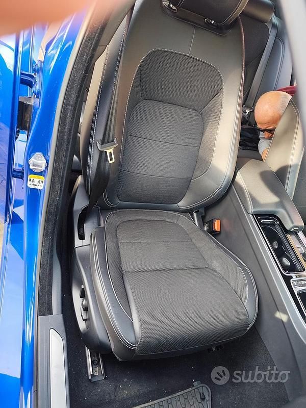 Usata Jaguar XE R-Sport 241 CV (177 kW) 2018 Blu Berlina