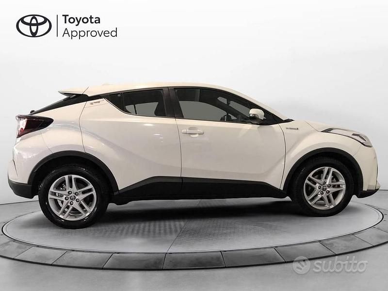 Usata Toyota C-HR Active 122 CV (89 kW) 2021 Bianco SUV