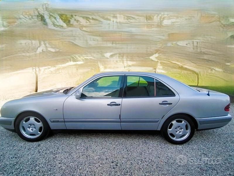 Usata Mercedes E300 1996 Grigio Berlina