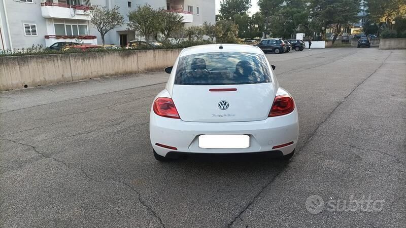 Usata VW Beetle Design 105 CV (77 kW) 2012 Bianco Utilitaria