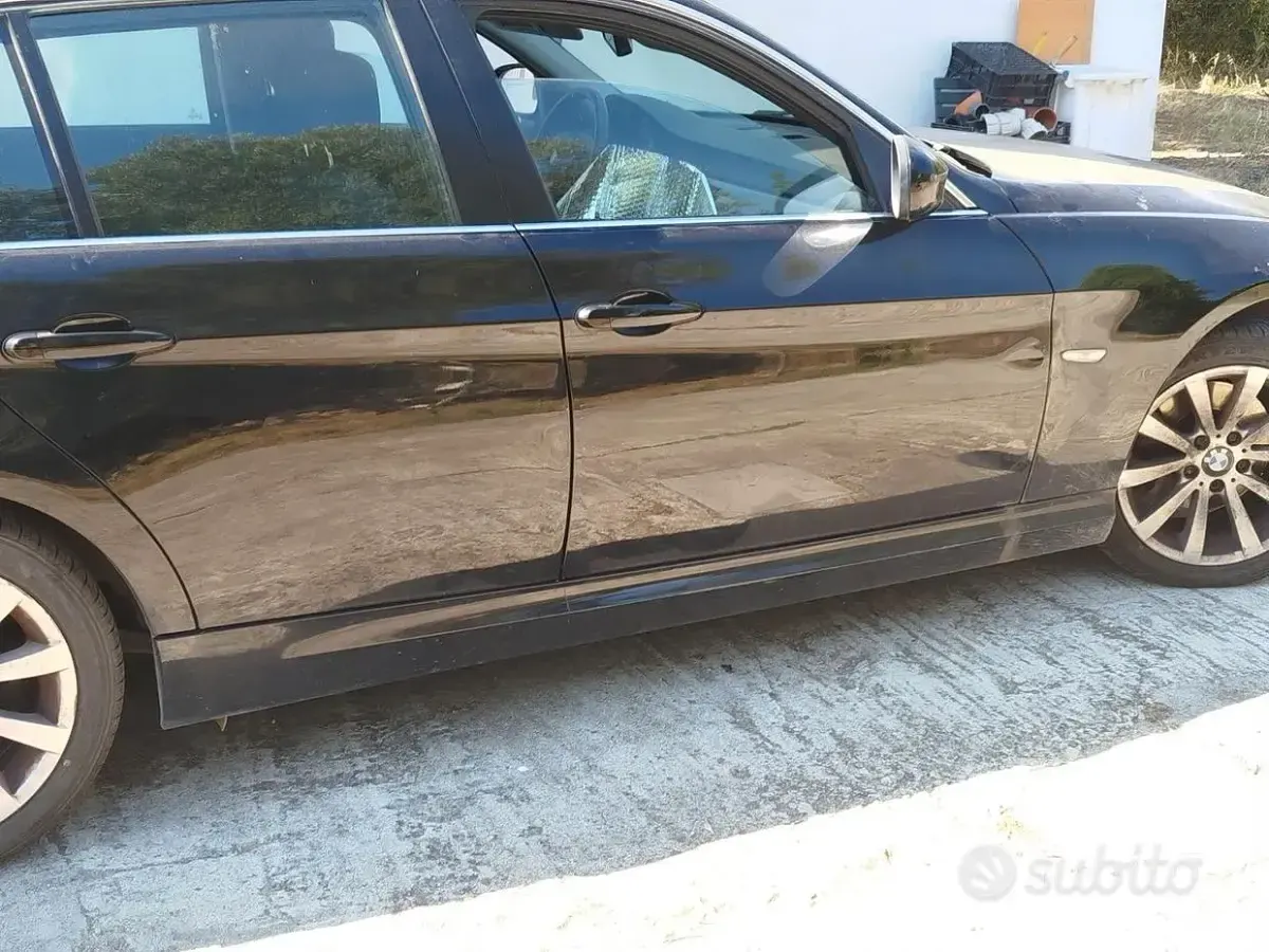 Usata BMW 318 143 CV (105 kW) 2011 Nero Station wagon