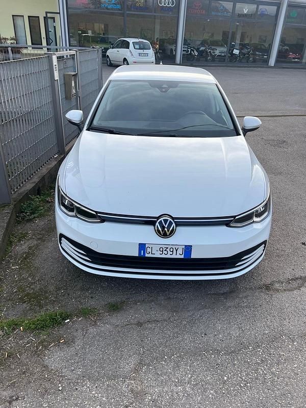 Usata VW Golf VIII 116 CV (85 kW) 2022 Berlina