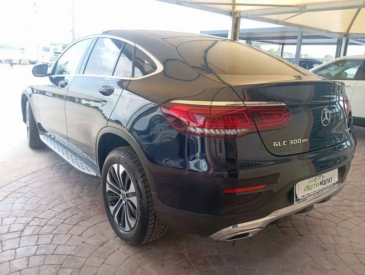 Usata Mercedes GLC300 Business 194 CV (142 kW) 2022 Blu montecarlo SUV