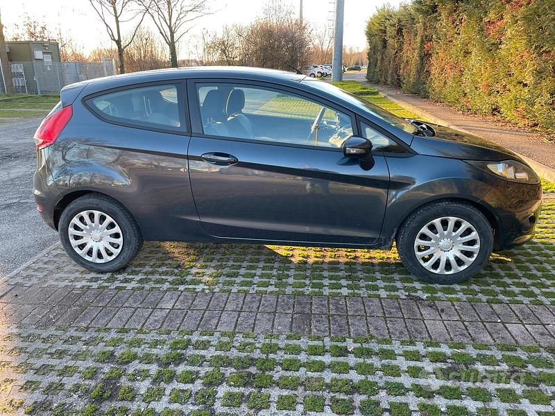 Usata Ford Fiesta 2010 Grigio Utilitaria