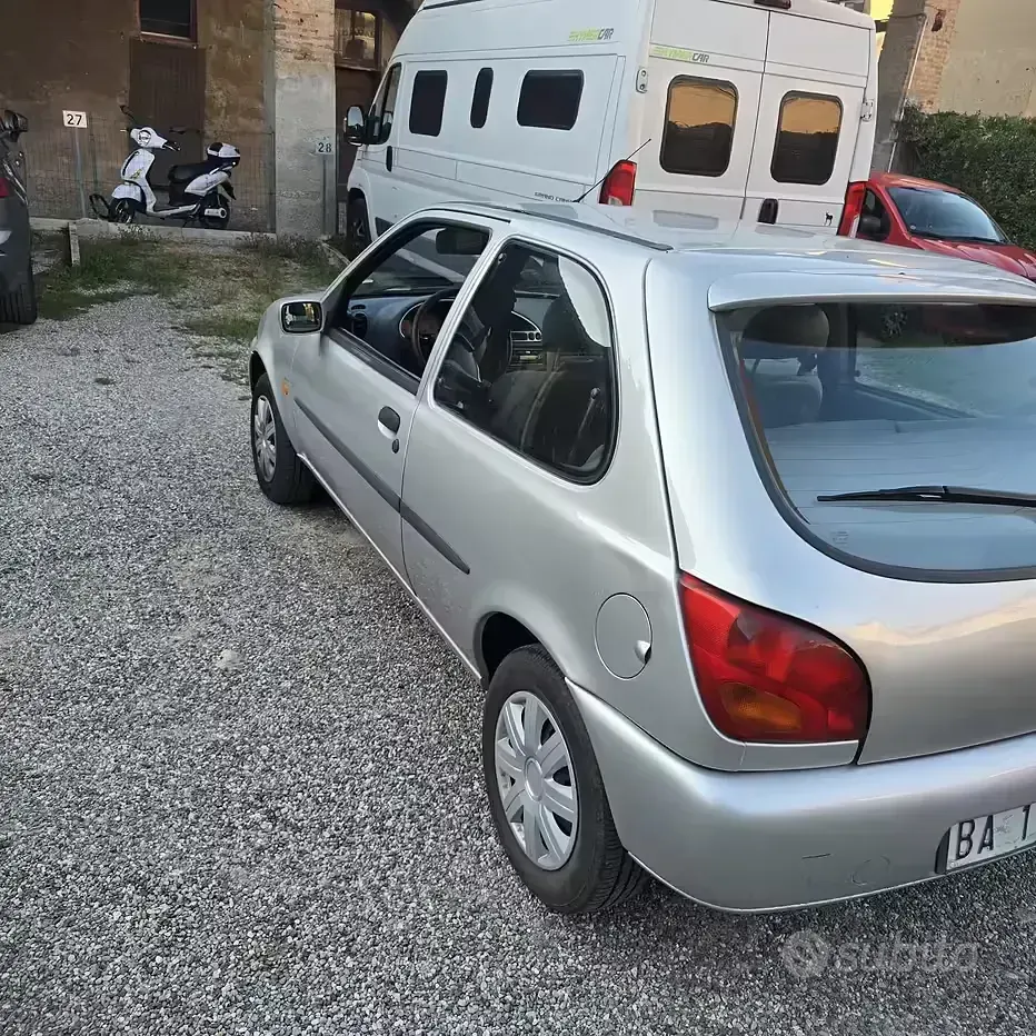 Usata Ford Fiesta S 75 CV (55 kW) 1998 Grigio Utilitaria