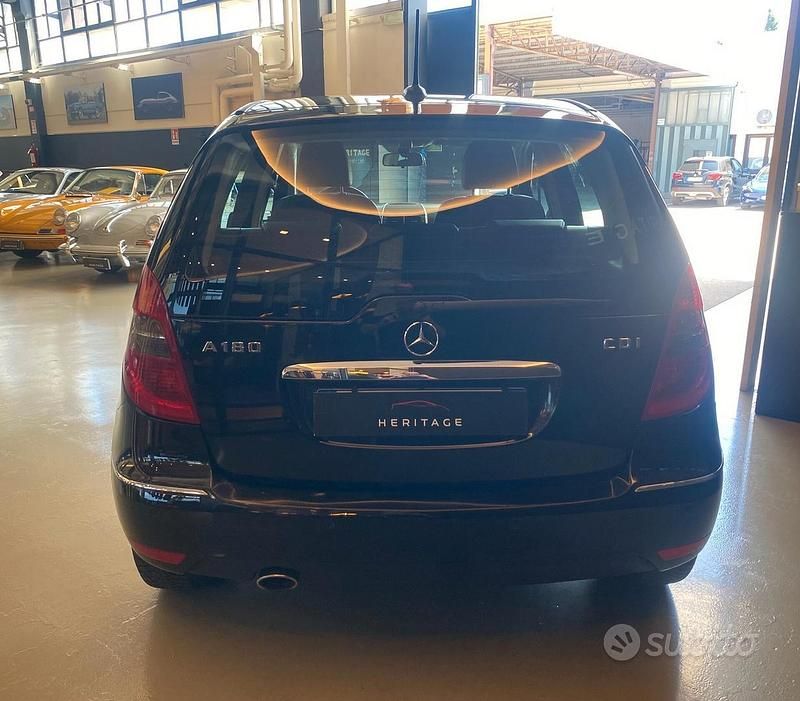 Usata Mercedes A180 Elegance 108 CV (79 kW) 2010 Nero Berlina