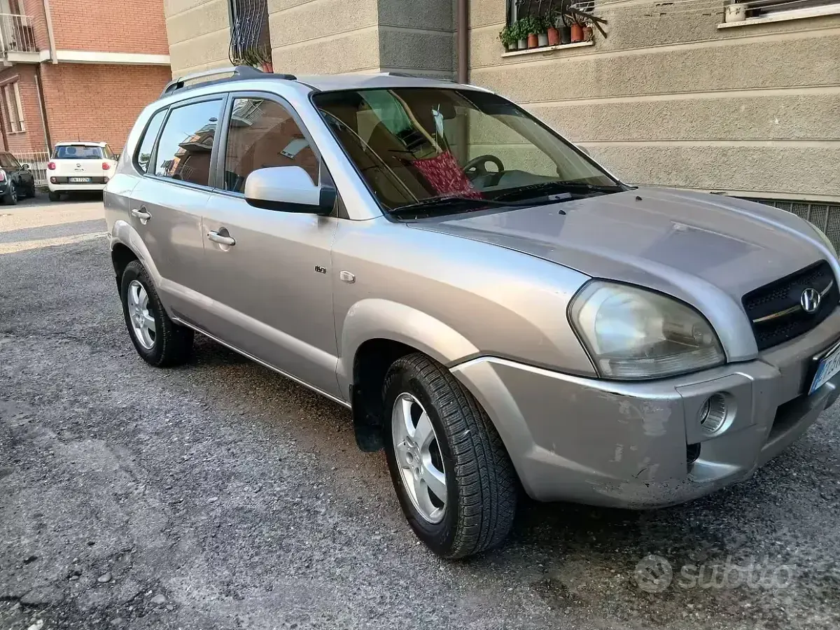 Usata Hyundai Tucson 112 CV (82 kW) 2005 Grigio SUV