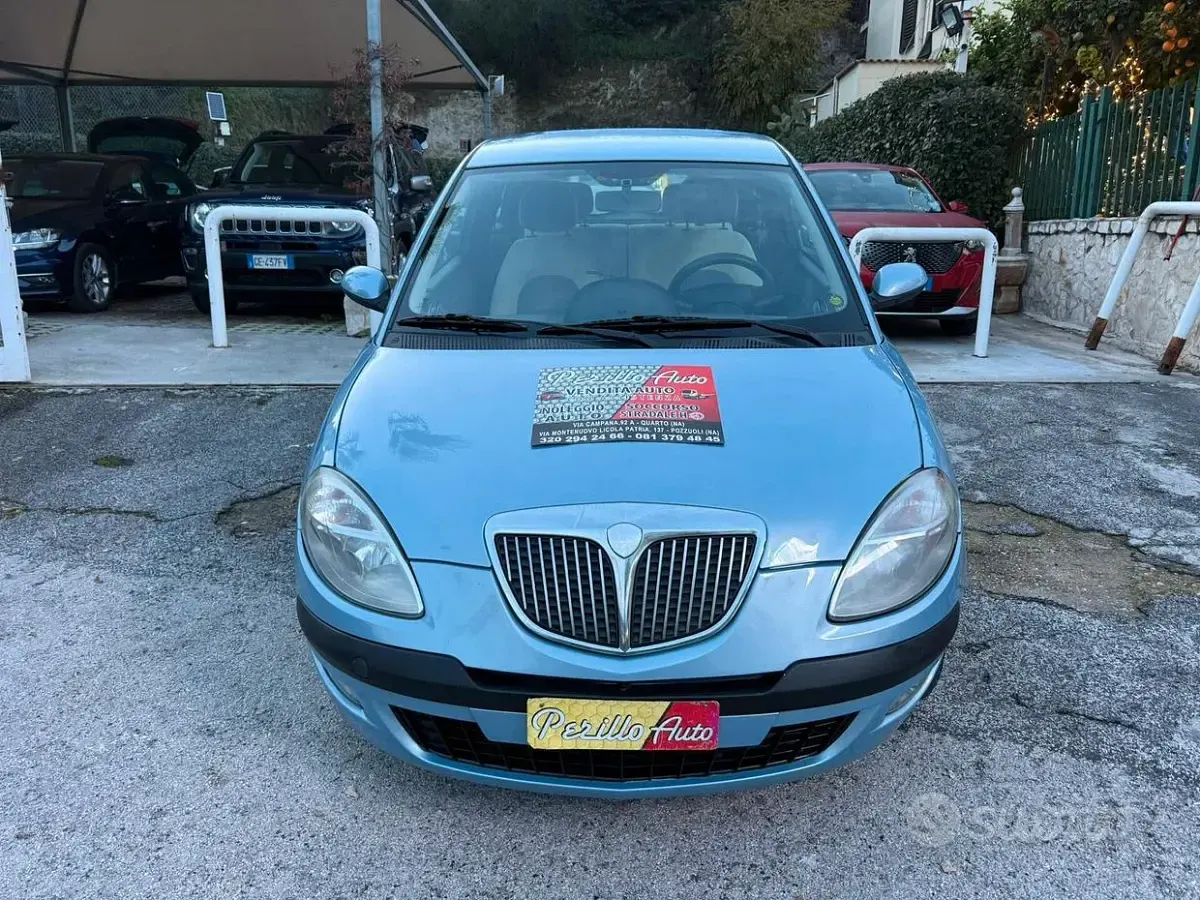 Usata Lancia Ypsilon 69 CV (50 kW) 2005 Bluazzurro Utilitaria