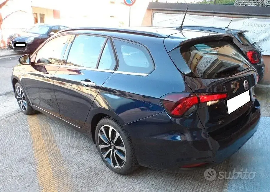 Usata Fiat Tipo Lounge 120 CV (88 kW) 2018 Blu Station wagon