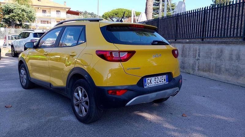 Begagnad Kia Stonic Urban 84 HK (61 kW) 2022 Gul SUV