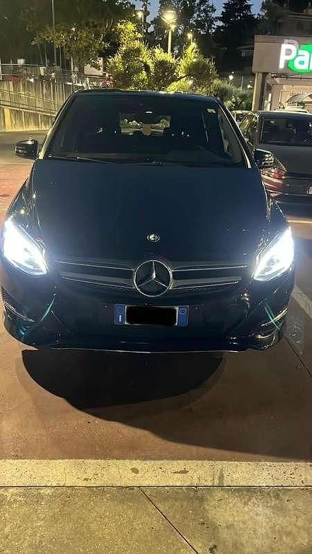 Usata Mercedes B180 Premium 109 CV (80 kW) 2015 Nero Monovolume