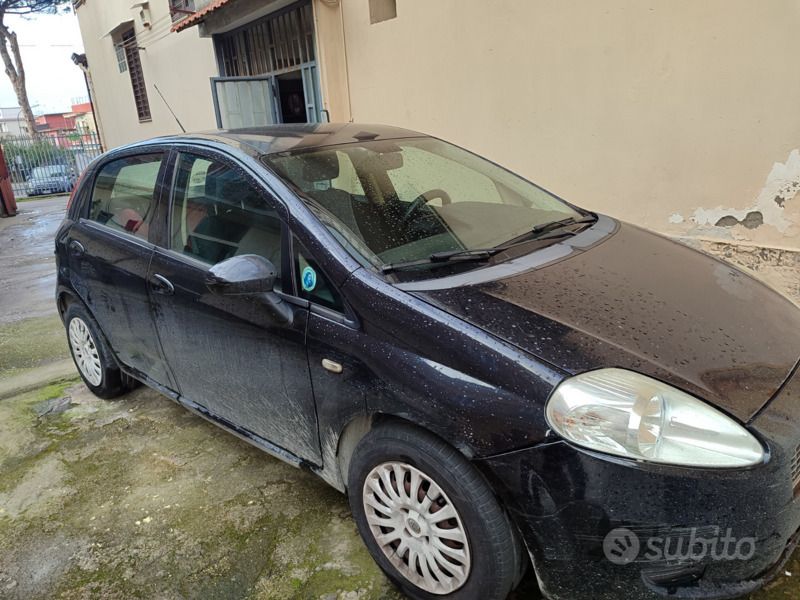 Nero Usata 2009 Fiat Grande Punto Due volumi | 1600 € (Super prezzo) - Immagine 1/4