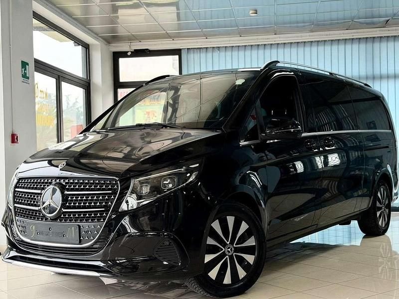 Usata Mercedes V300 Avantgarde 237 CV (174 kW) 2024 Nero Monovolume