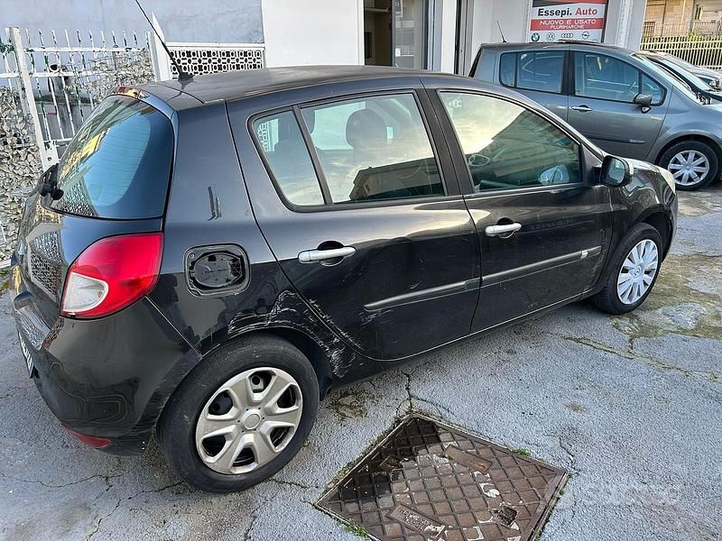 Usata Renault Clio II 75 CV (55 kW) 2009 Nero Berlina