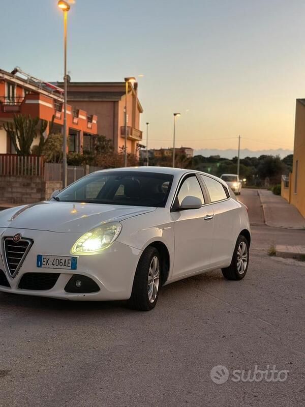 Usata Alfa Romeo Giulietta 105 CV (77 kW) 2011 Bianco Utilitaria