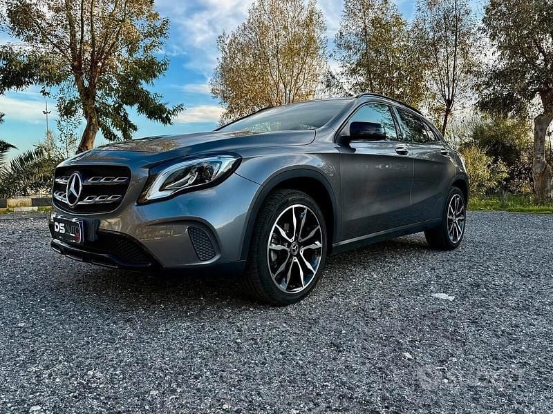 Usata Mercedes GLA200 169 CV (124 kW) 2018 Grigio SUV