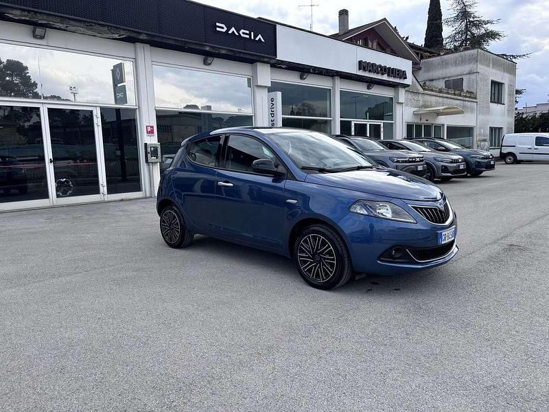 Usata Lancia Ypsilon 69 CV (50 kW) 2023 Blu/azzurro Utilitaria