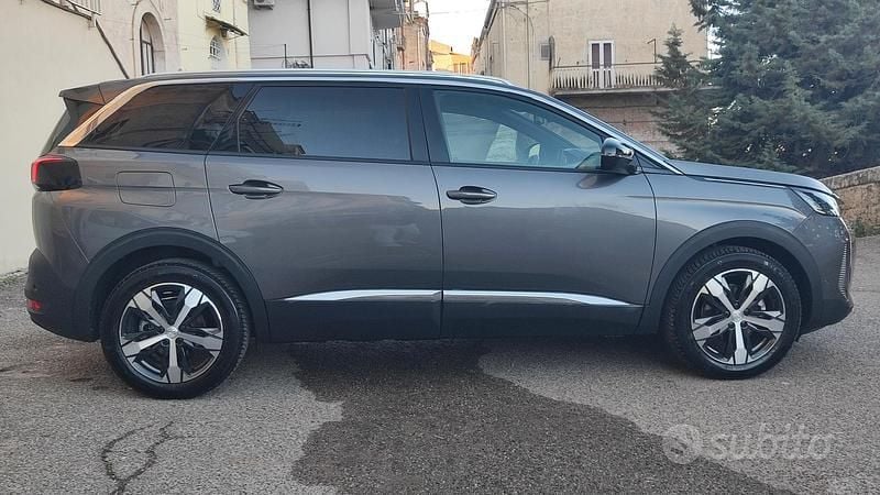Usata Peugeot 5008 131 CV (96 kW) 2023 Grigio SUV