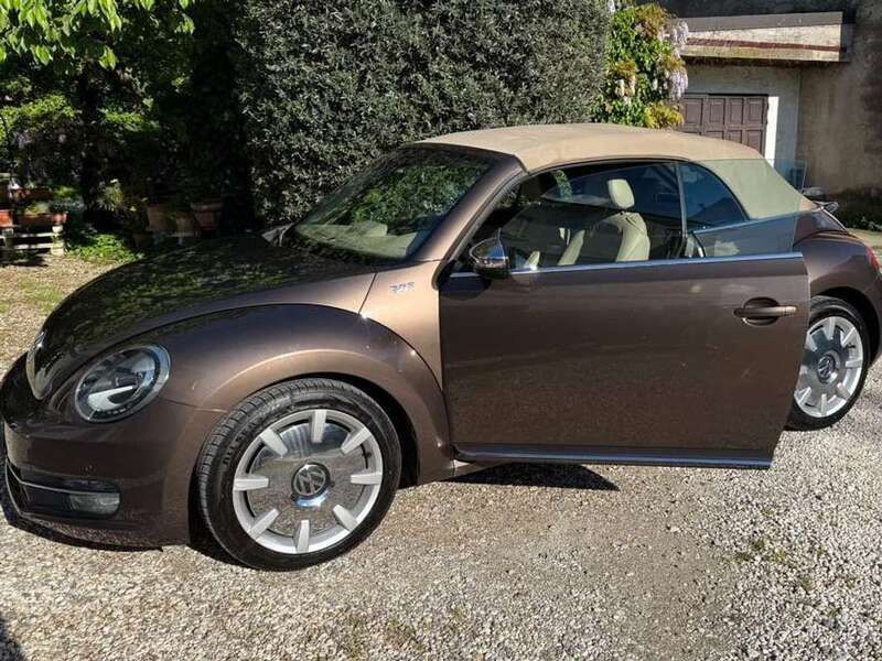 Beige Usata 2013 VW Maggiolino Edition Cabrio | 17.400 € (Molto cara) - Immagine 1/4