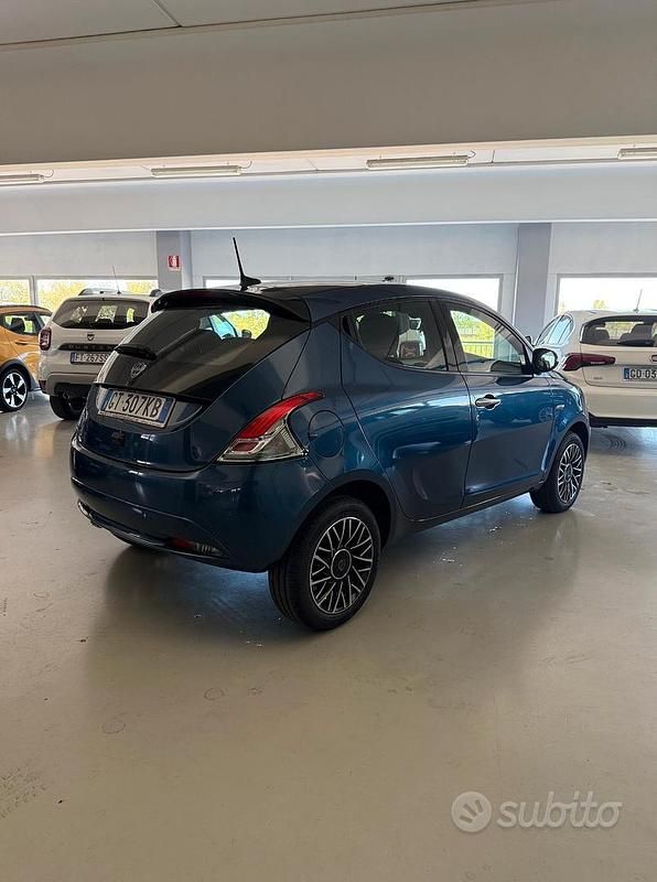 Usata Lancia Ypsilon 69 CV (50 kW) 2024 Blu Utilitaria