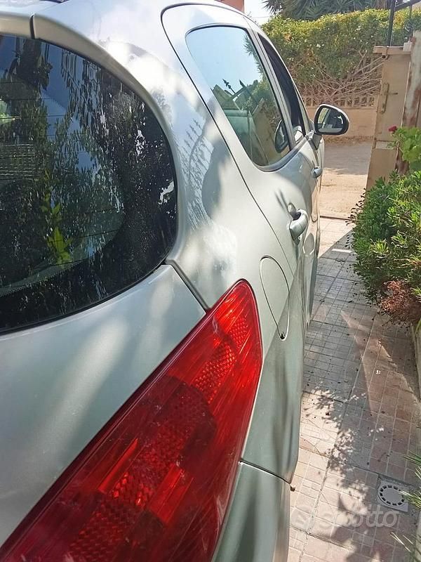 Usata Peugeot 2008 2008 Grigio SUV
