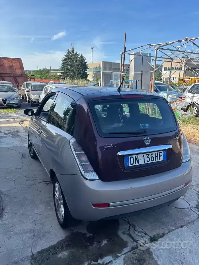 Usata Lancia Ypsilon 90 CV (66 kW) 2008 Marrone Utilitaria