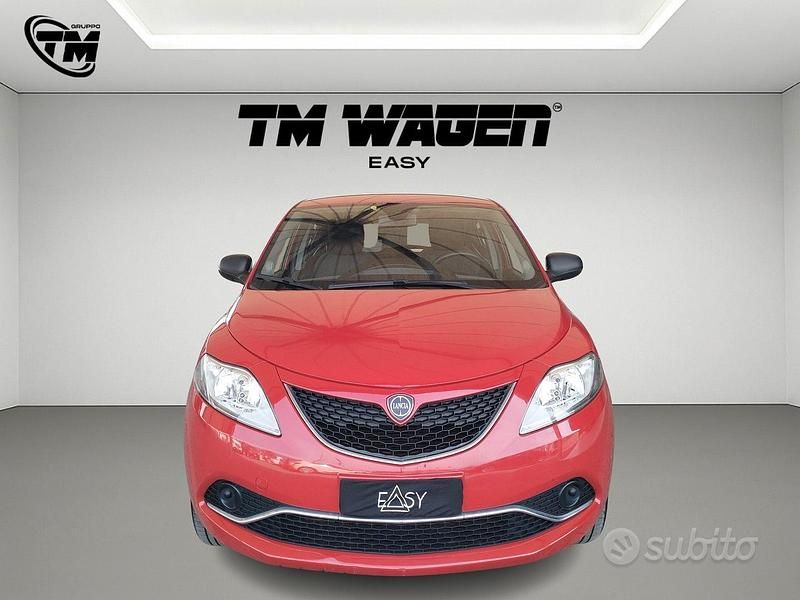 Begagnad Lancia Ypsilon Silver 85 HK (62 kW) 2017 Röd Halvkombi