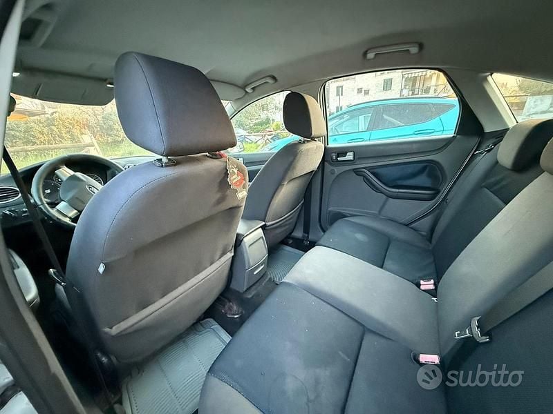 Usata Ford Focus 115 CV (84 kW) 2006 Grigio Berlina