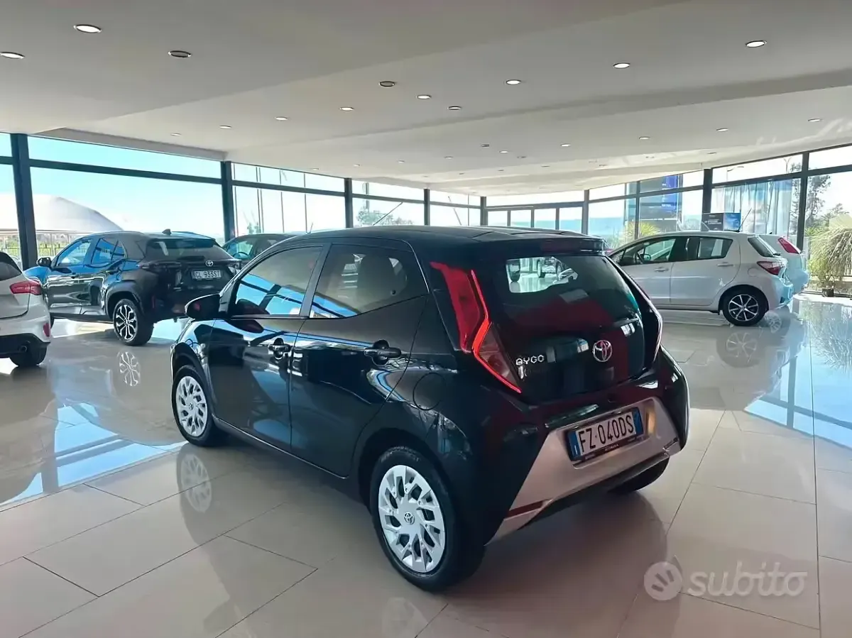 Usata Toyota Aygo Connect Style 72 CV (52 kW) 2019 Nero Utilitaria