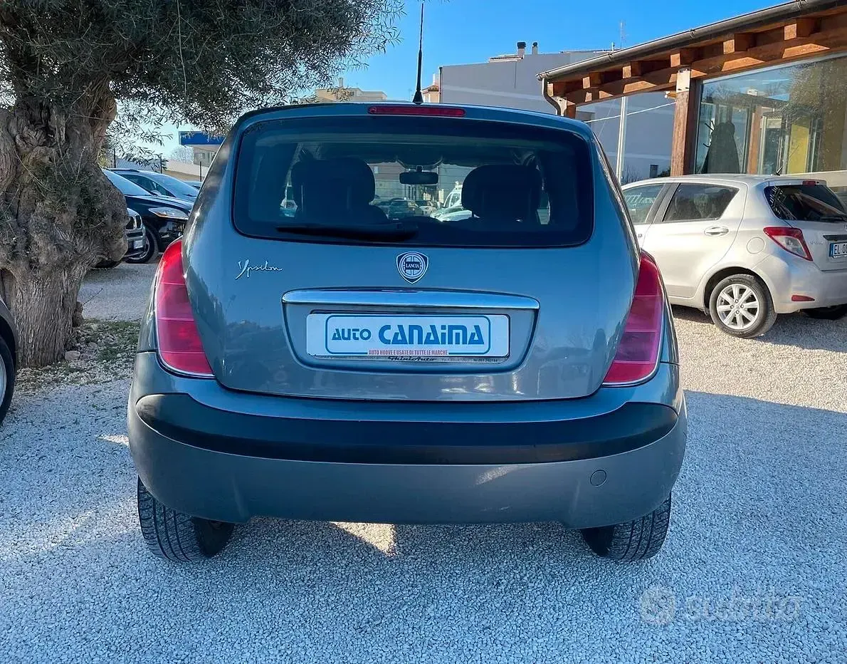 Usata Lancia Ypsilon 60 CV (44 kW) 2006 Grigio Utilitaria